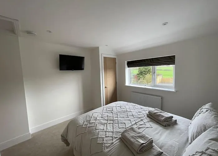 Newly Renovated 3 Bed Property - Countryside Views