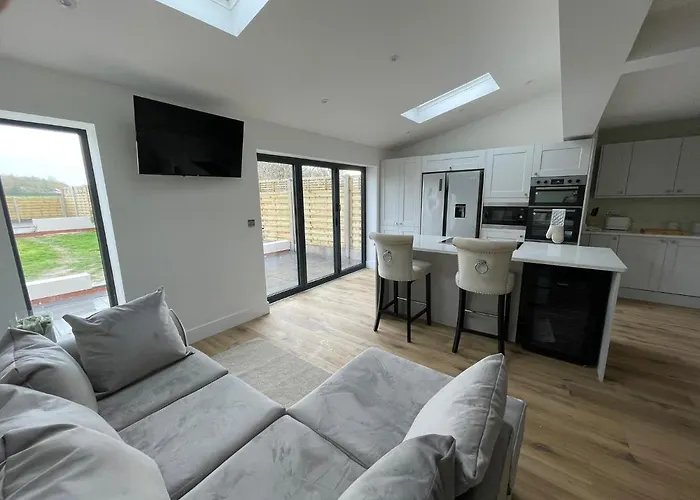 Newly Renovated 3 Bed Property - Countryside Views